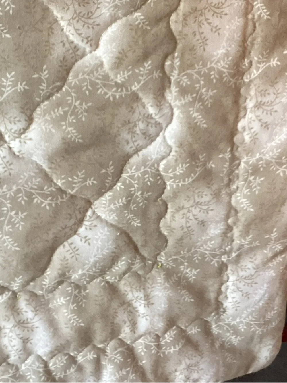 NWT. Hand Crafted Honey Bees Quilt